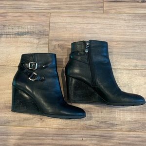 Sharon wedge bootie